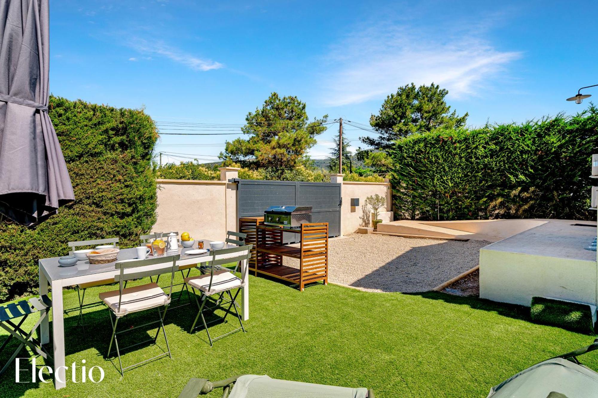 Oliveda - Piscine & Salon Cinema Lourmarin